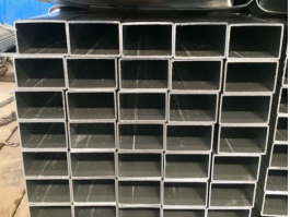 Seamless square pipe